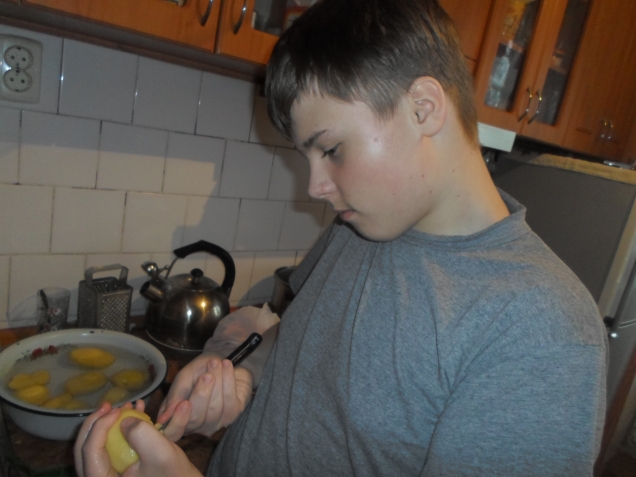 Ужин, который приготовил Кирилл. Мясо в луковом соусе с картофельным пюре.