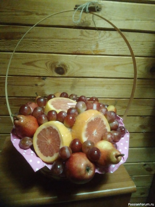 Фруктовый букет-корзина.
