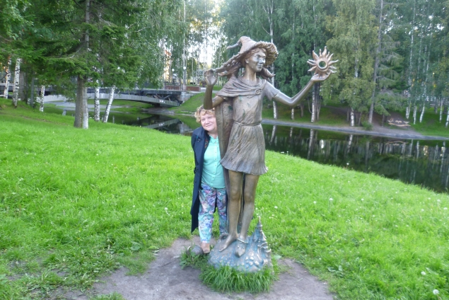 Прогулка по красивому городу Ханты-Мансийску с подругой. часть 2