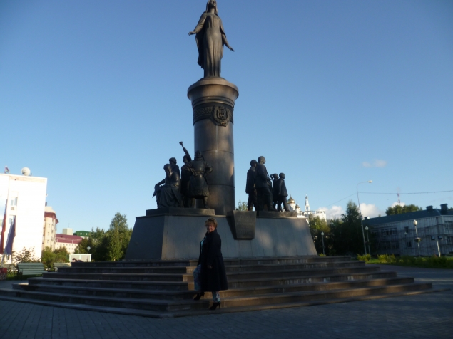 Прогулка по красивому городу Ханты-Мансийску с подругой. часть 2