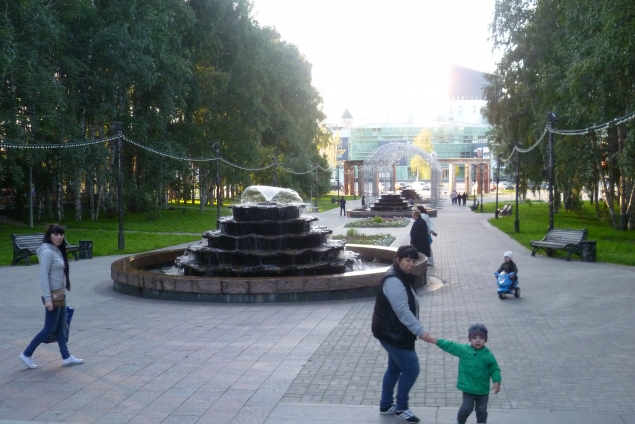 Прогулка по красивому городу Ханты-Мансийску с подругой. часть 2