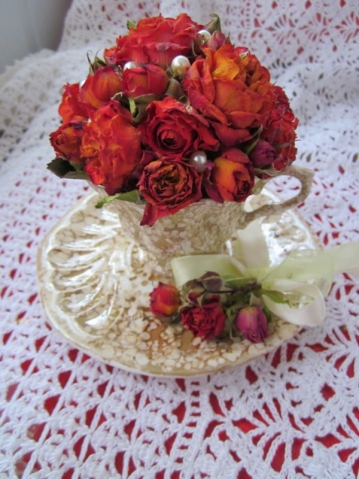 Миниатюра &quot;Розы в чашке&quot;