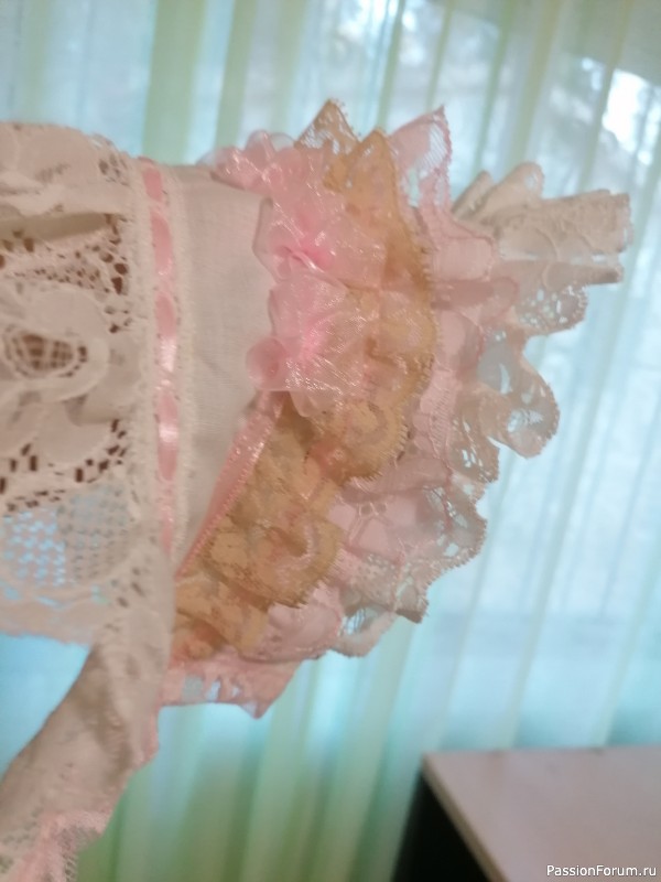 Болгарские чепчики из прошлой жизни моего детства, учила бабушка с 5 лет.