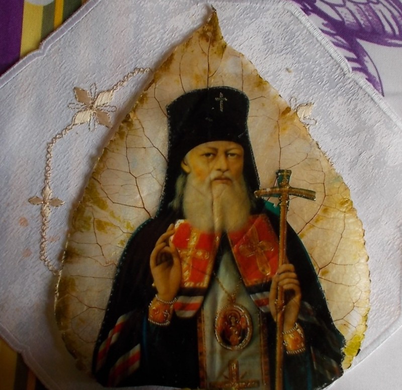 Декупаж на скелетированных листьях