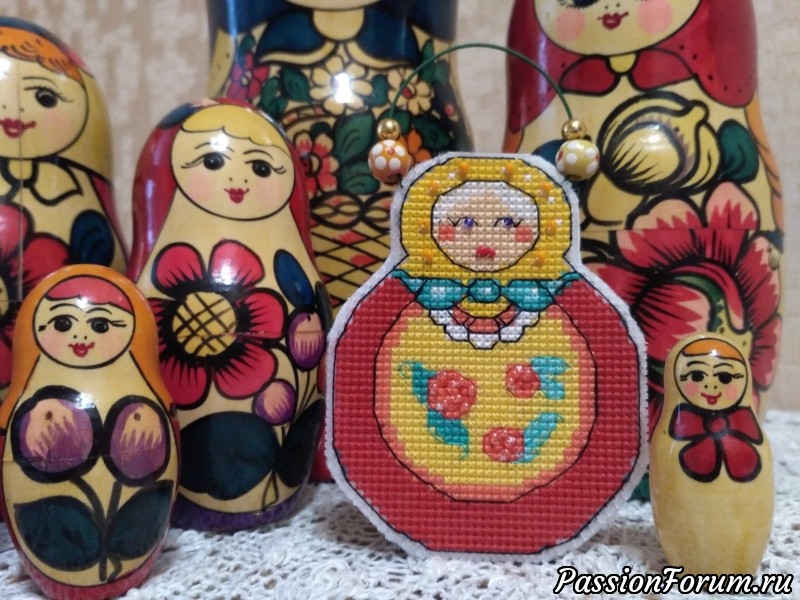 Маленькая крошка - красная матрёшка