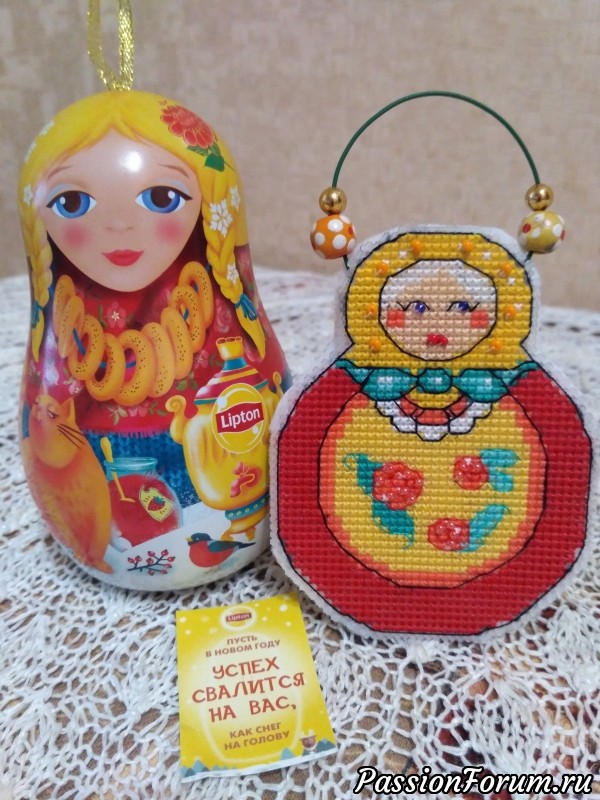 Маленькая крошка - красная матрёшка