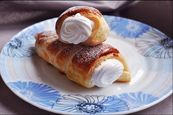 а на десерт....ну конечно же немножечко о вкусностях)))