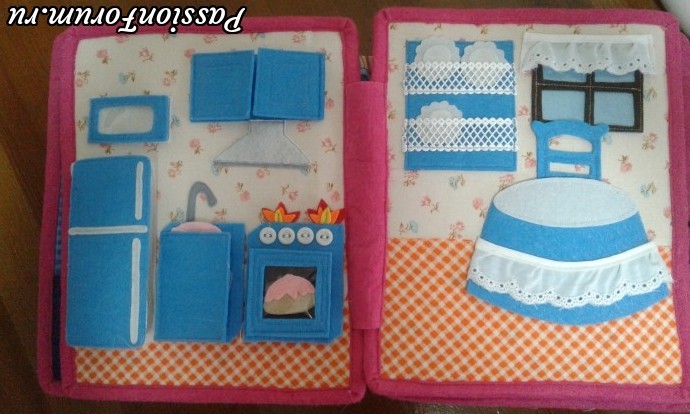 Детская книга-игра из фетра.