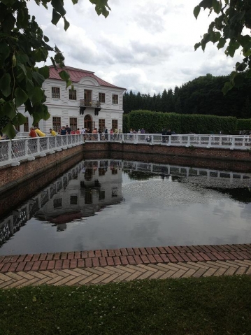 Итак, ПЕТЕРГОФ, который говорят красивее Версаля...........