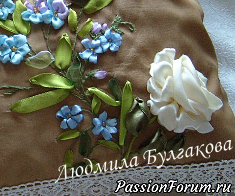 Декоративная подушка &quot;Розы и незабудки&quot;