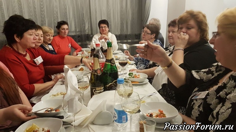Девочки Встречают 8 Марта и Поздравляют ВАС!!!)))