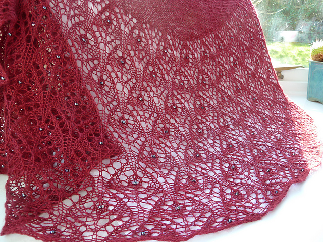 Второй этап совместного вязания ажурной накидки Poppy Shawl by ANNIKEN ALLIS