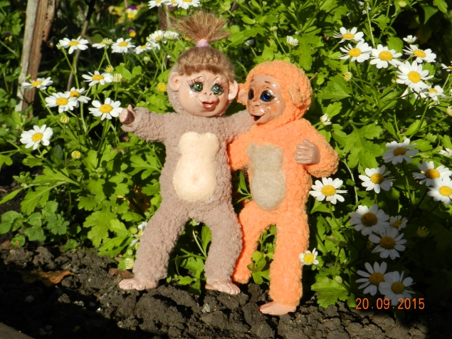 Капик и Лотти пошли погулять)