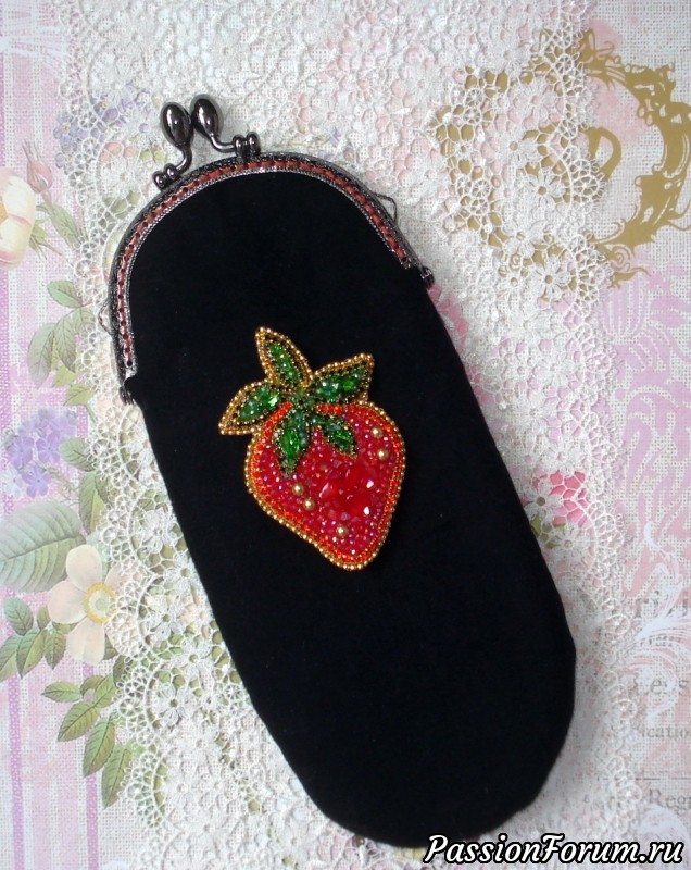 Очечник с фермуаром &quot;Домик&quot; и другие новые поделки июля...