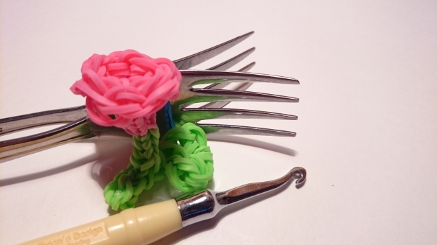 РОЗА из резиночек Rainbow Loom
