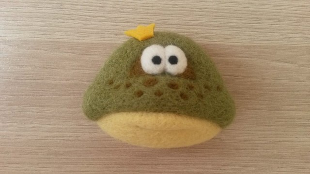 Валяные брошки