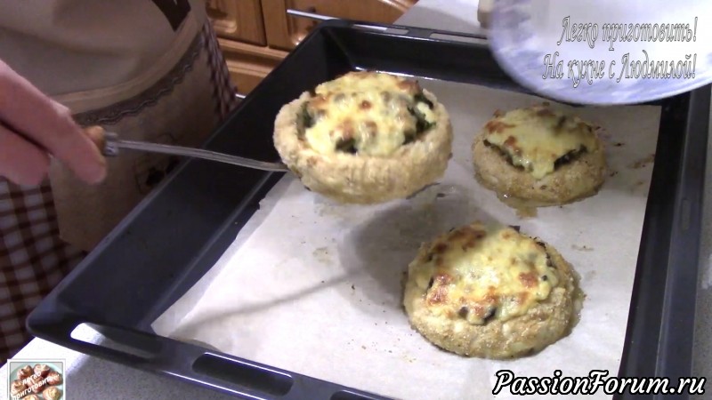 Ватрушки из мясного фарша с грибами