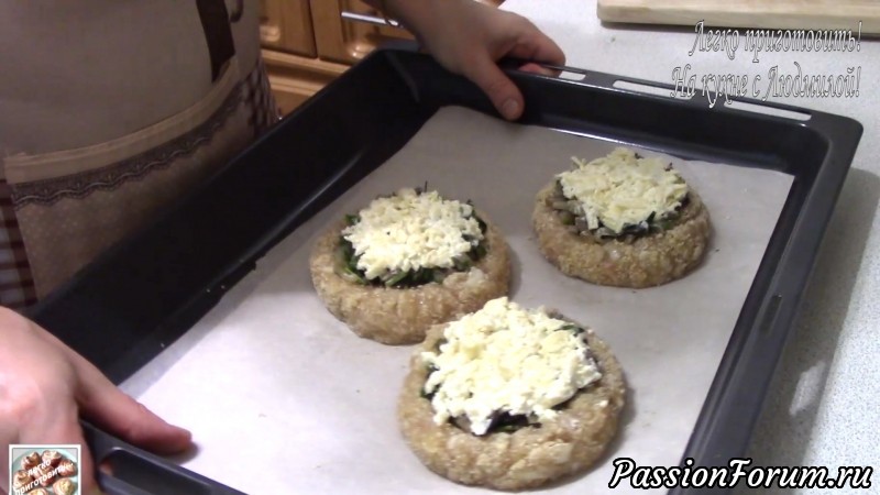 Ватрушки из мясного фарша с грибами