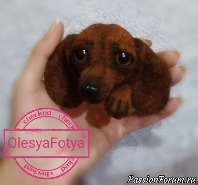 Брошь "Рыжая такса"