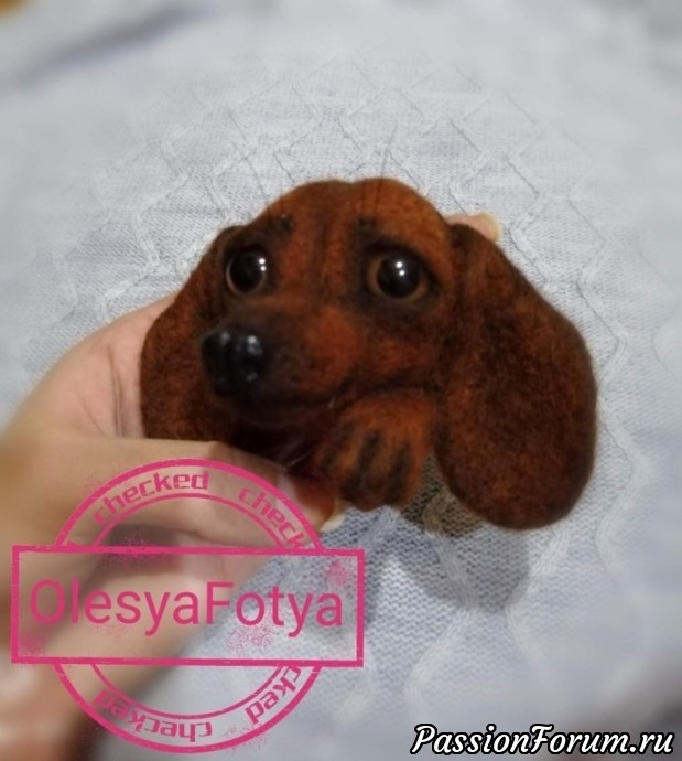 Брошь "Рыжая такса"