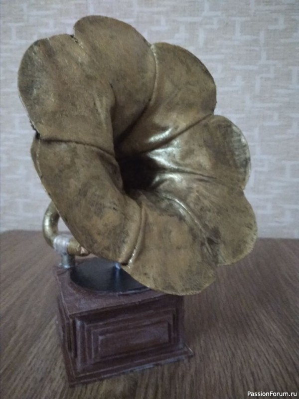 Граммофон (кукольная миниатюра)