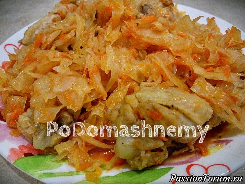 Тушеная капуста с курицей в мультиварке
