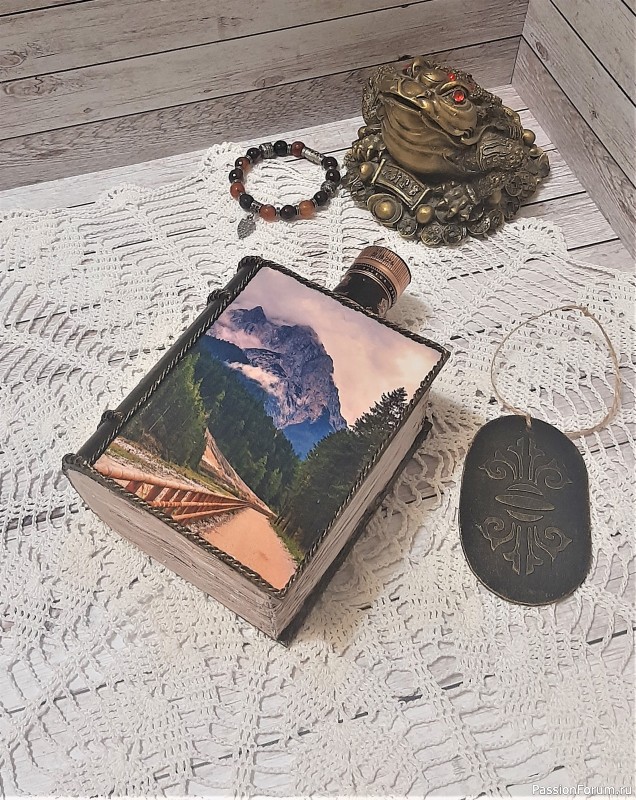 Бутылка-книга в подарок юбиляру. Декор и декупаж.