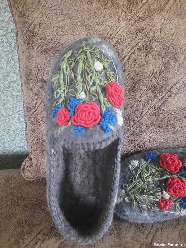 Домашние тапки с задником,а может и не домашние...