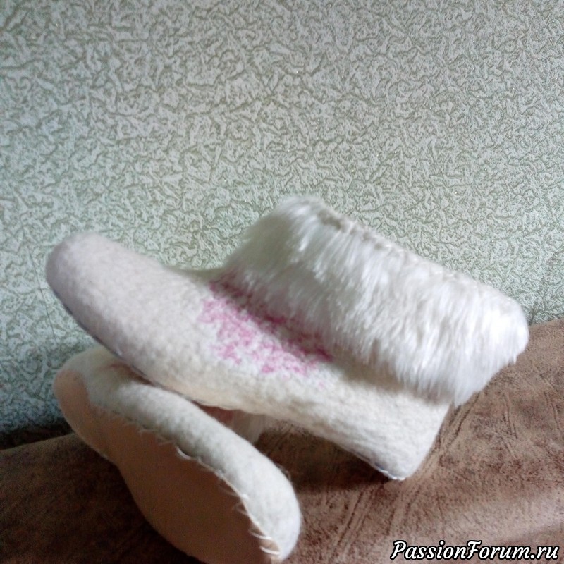 Белые чуни