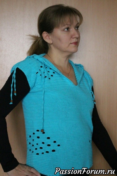 Безрукавка с капюшоном
