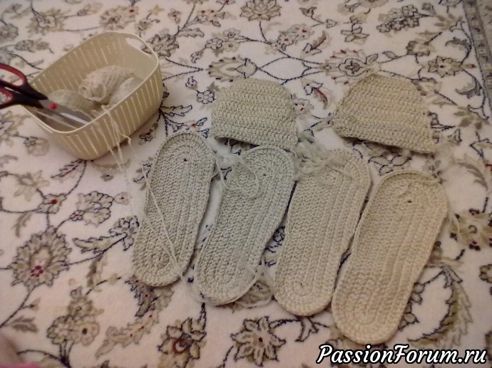 Почти лапти крючком :)