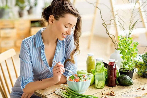 Продукты и напитки, помогающие избавиться от неприятного запаха тела