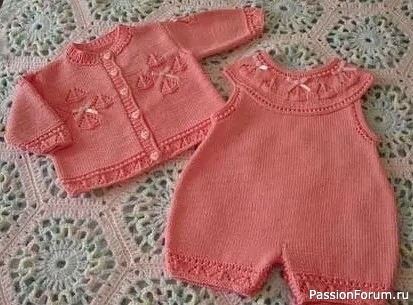 Розовый комплект для малышки. Схема и описание