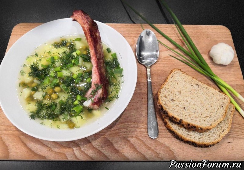 Гороховый суп с копчеными ребрышками