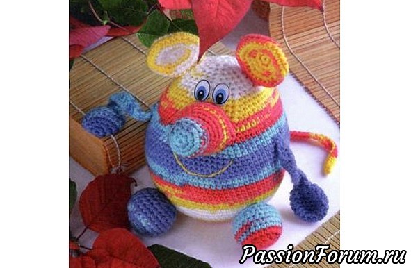 Толстая разноцветная мышка крючком. МК
