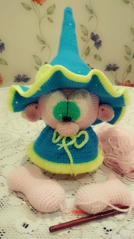 Гномик крючком.