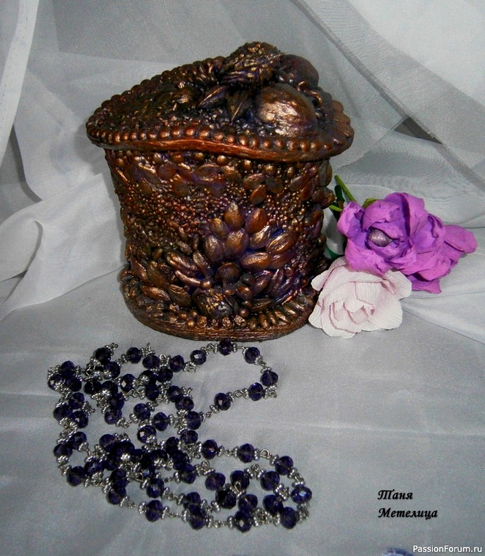 Шкатулки из пластиковой упаковки.
