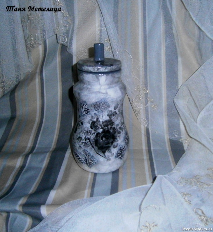 Еще один кувшинчик из банки от кофе)))