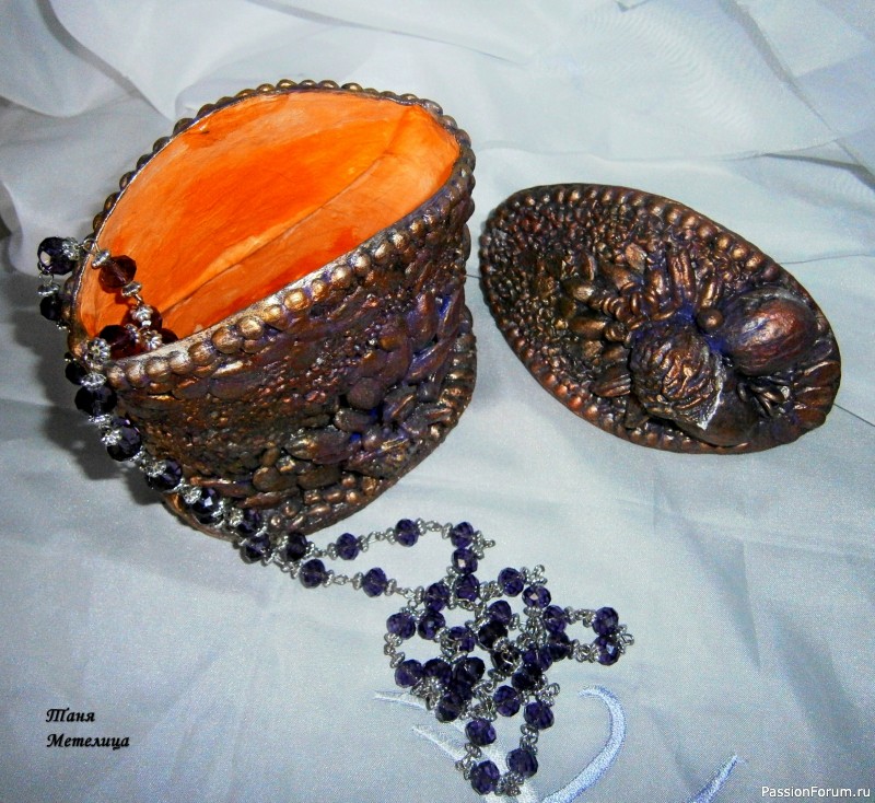 Шкатулки из пластиковой упаковки.