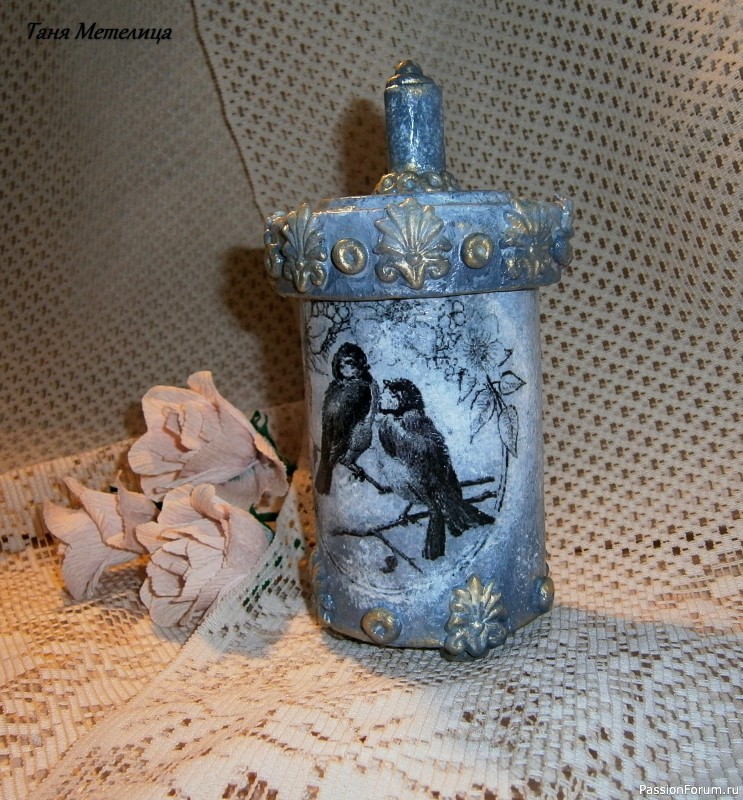Шкатулочка из банки от кофе.