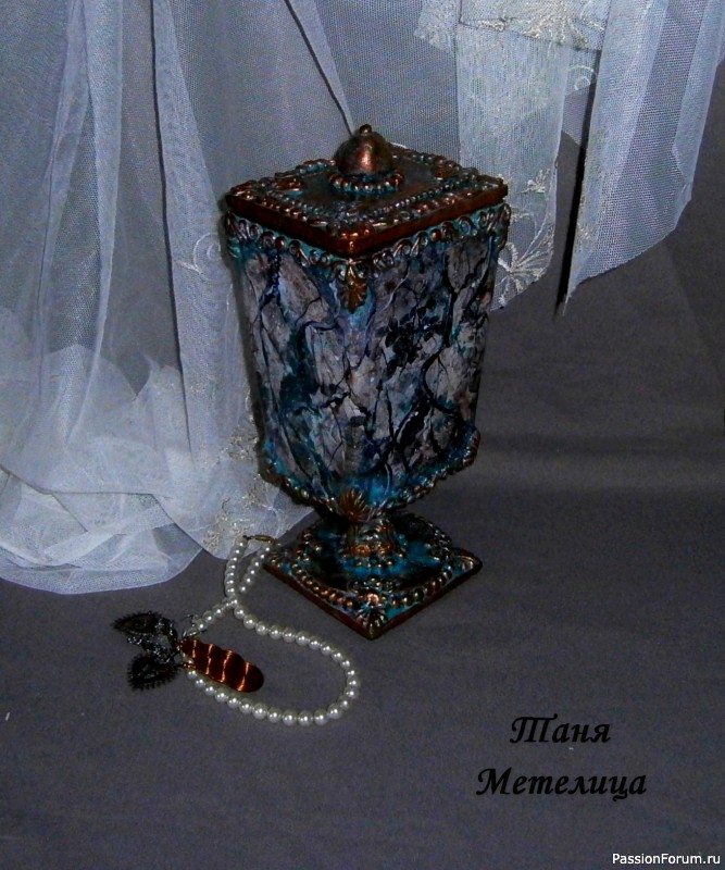 Шкатулка. Имитация окисленной меди.