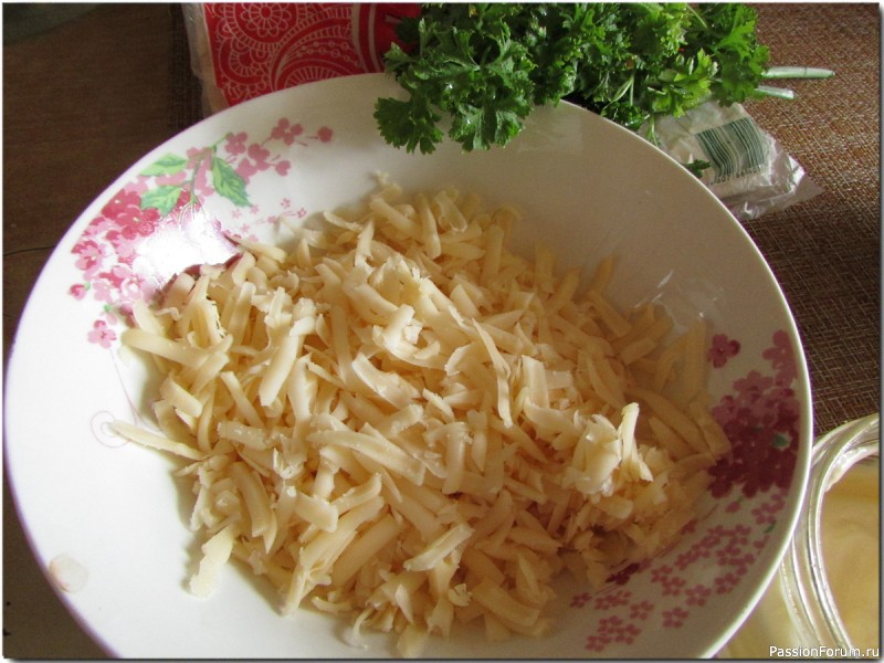 Селёдочный рулет в лаваше с сыром и зеленью