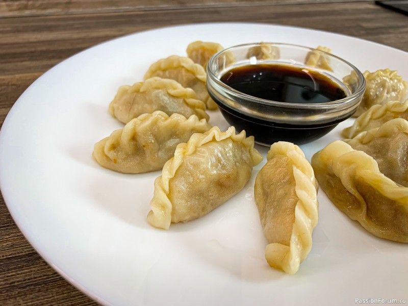 Постные пельмени с капустой и грибами