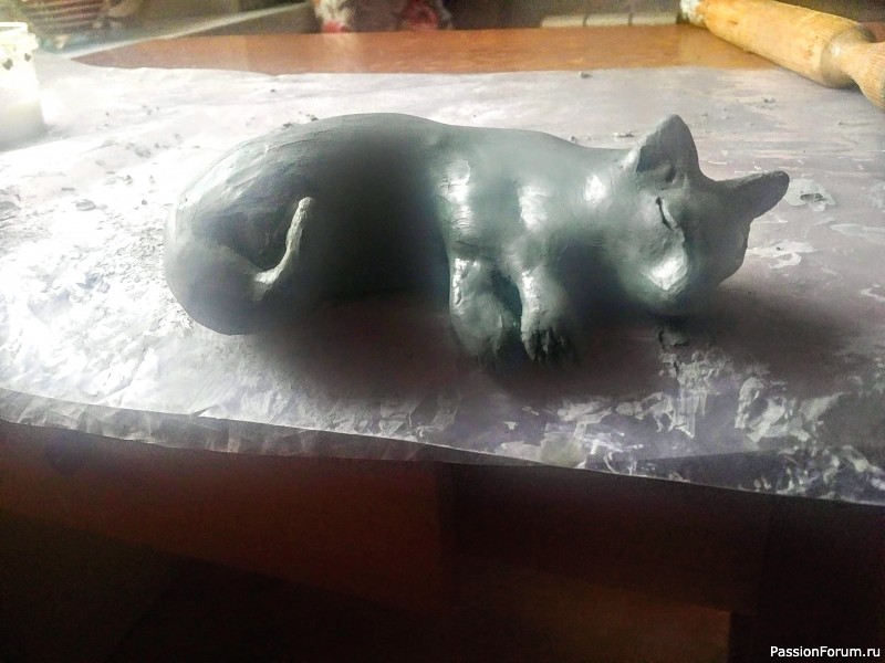 Кошка Огневушка из глины.