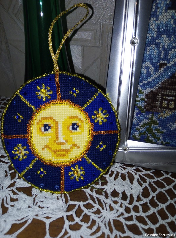 Вышитые новогодние игрушки