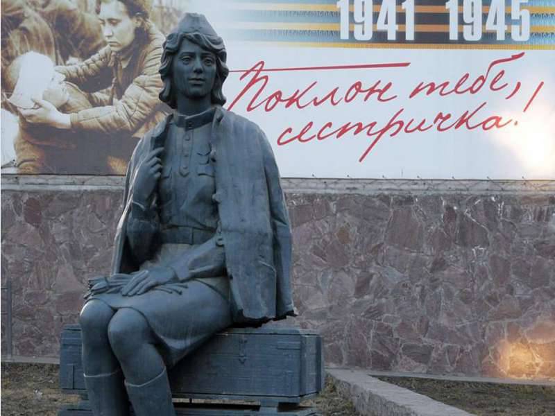 Памятник &laquo;Русским женам &ndash; берегиням семейного очага&raquo;, г. Архангельск