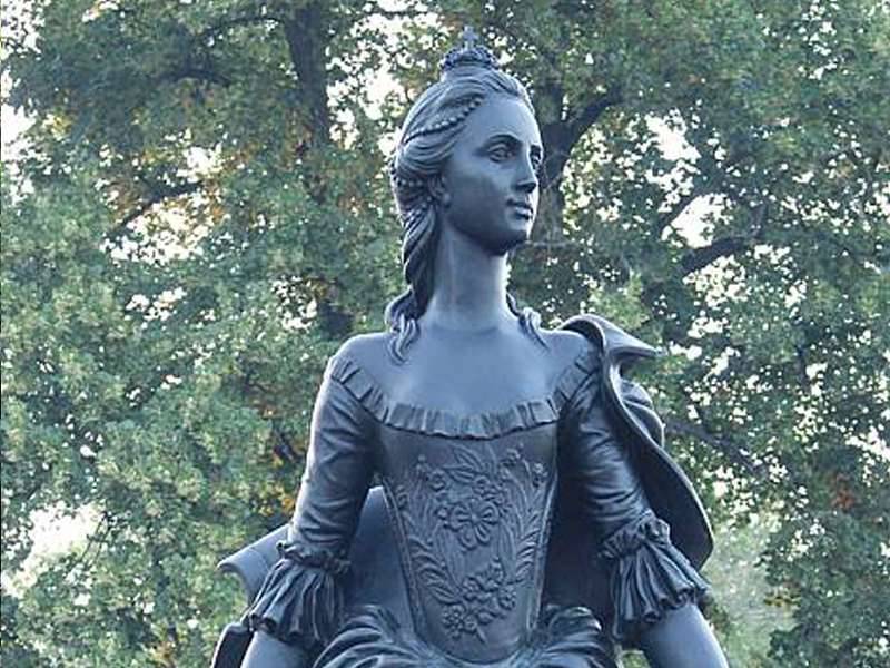 Памятник &laquo;Русским женам &ndash; берегиням семейного очага&raquo;, г. Архангельск