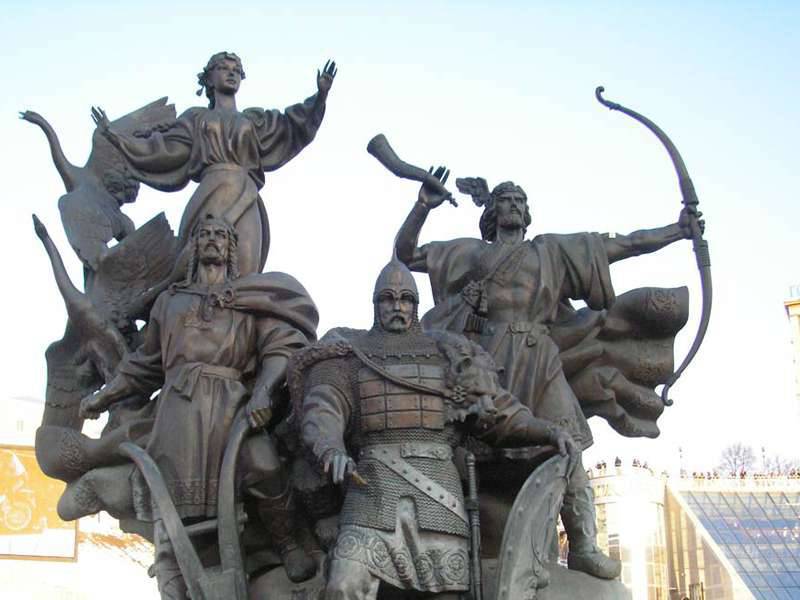 Памятник &laquo;Русским женам &ndash; берегиням семейного очага&raquo;, г. Архангельск
