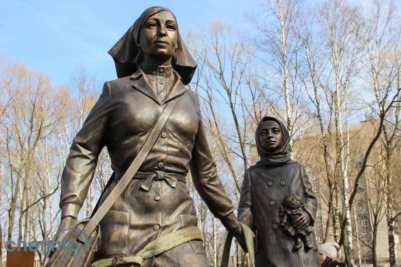 Памятник &laquo;Русским женам &ndash; берегиням семейного очага&raquo;, г. Архангельск