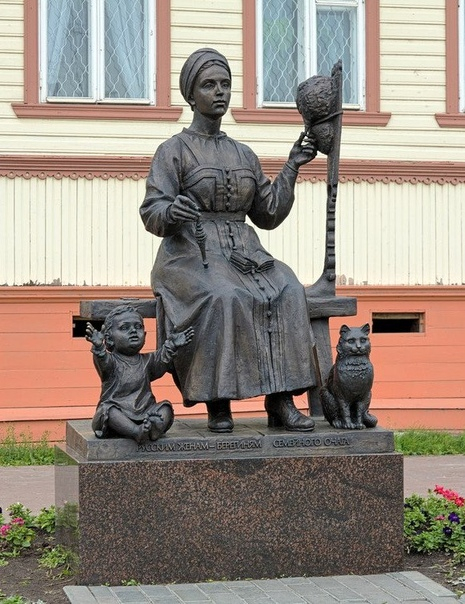 Памятник &laquo;Русским женам &ndash; берегиням семейного очага&raquo;, г. Архангельск